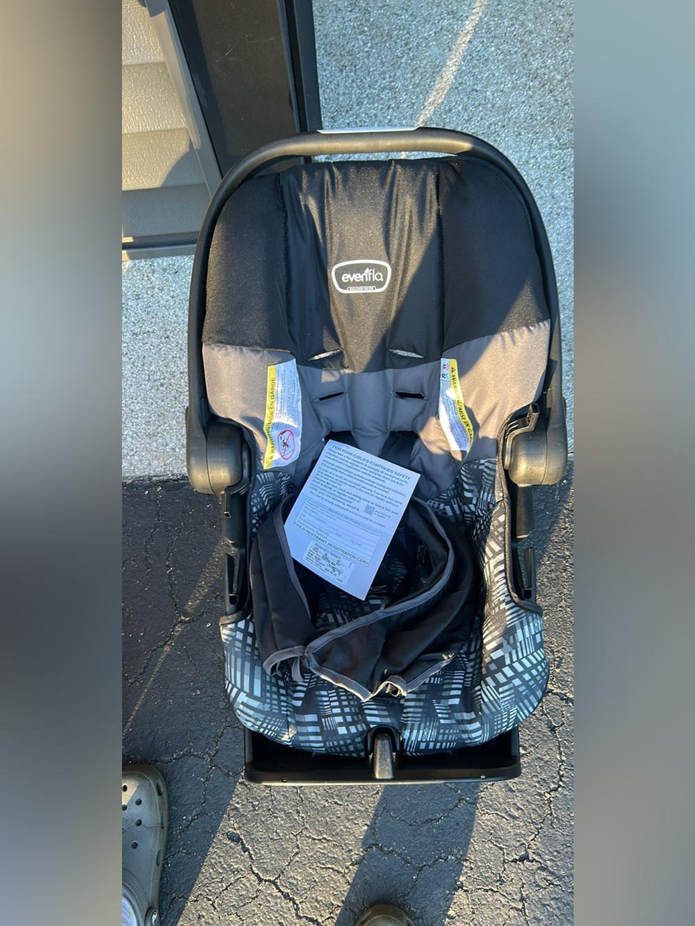 Evenflo Max infant Car Seat and base  - Gray/Black. NEW - Picture 2 of 4